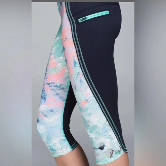 Lululemon Run:Top Speed Crop Full-On Luxtreme
Blushed Illusion Multi /Naval Blue - Picture 1 of 12